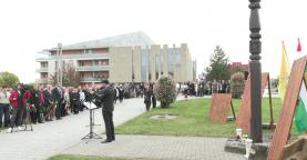 Koszorúzás a Kopjafánál